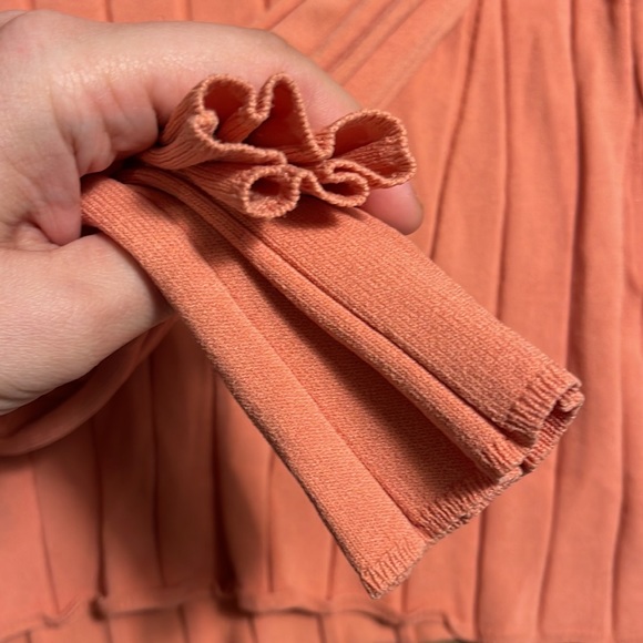 Beautiful salmon colour v-neck top buttoned with long sleeves from Zara - Picture 6 of 10